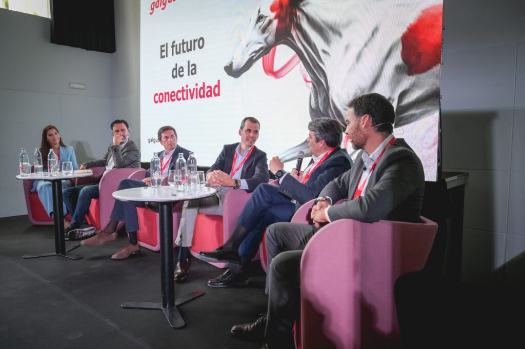 Mesa redonda "El futuro de la conectividad"